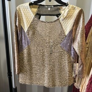 Gimmicks 3/4 sleeve top
